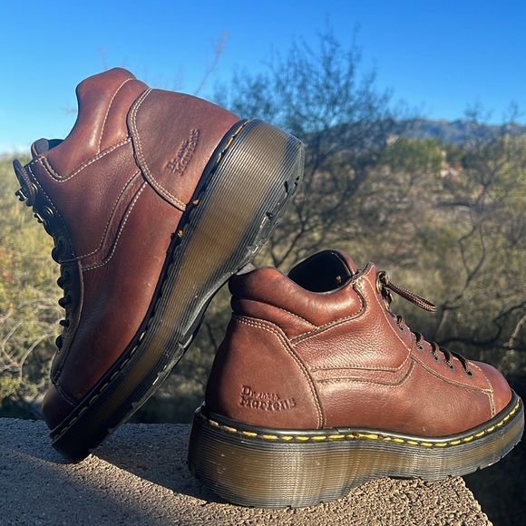 🏴󠁧󠁢󠁥󠁮󠁧󠁿 Vintage Dr. Martens MIE Chunky Lace Up Platform Ankle Boots UK 7 - Picture 13 of 17